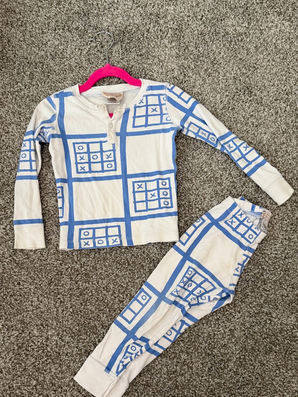 The Beaufort Bonnet Company Cream and Blue Tic-Tac-Toe Kids Henley Pajama Top